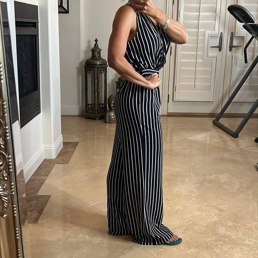 💕Cute one piece 💕 - Picture 2 of 5